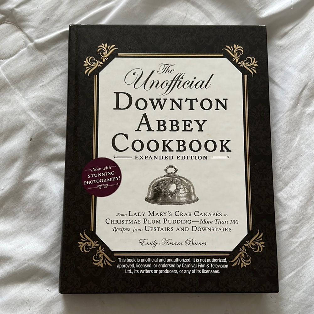 The Unofficial Downton Abbey Cookbook- Like new condition